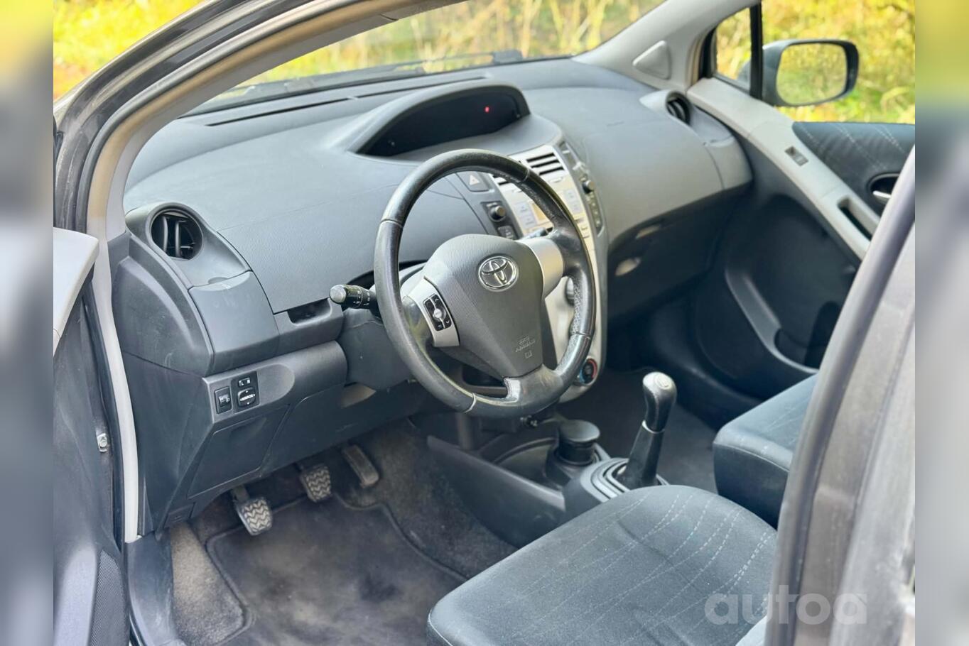 Toyota Yaris 2 generation