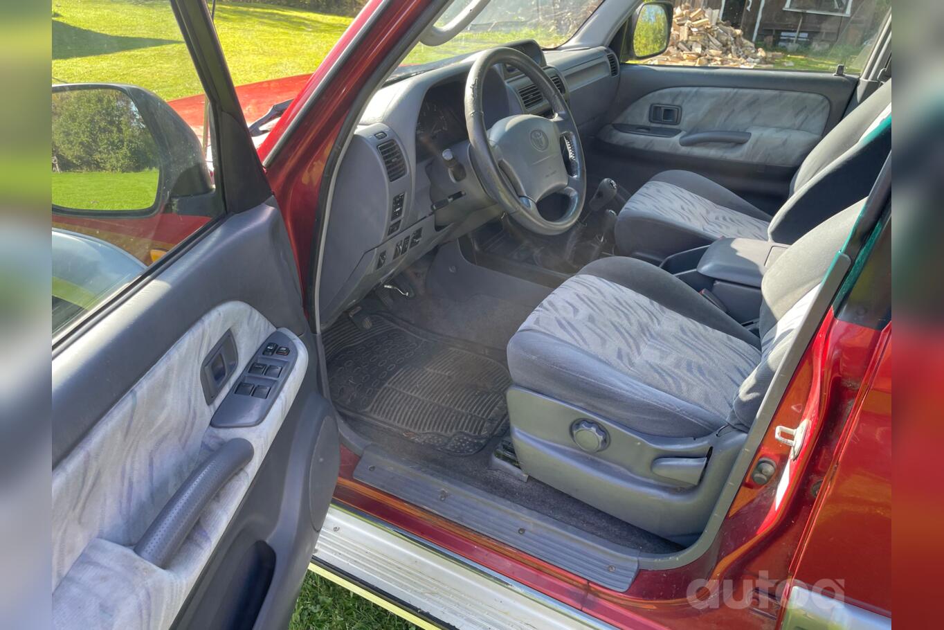 Toyota Land Cruiser J100 SUV