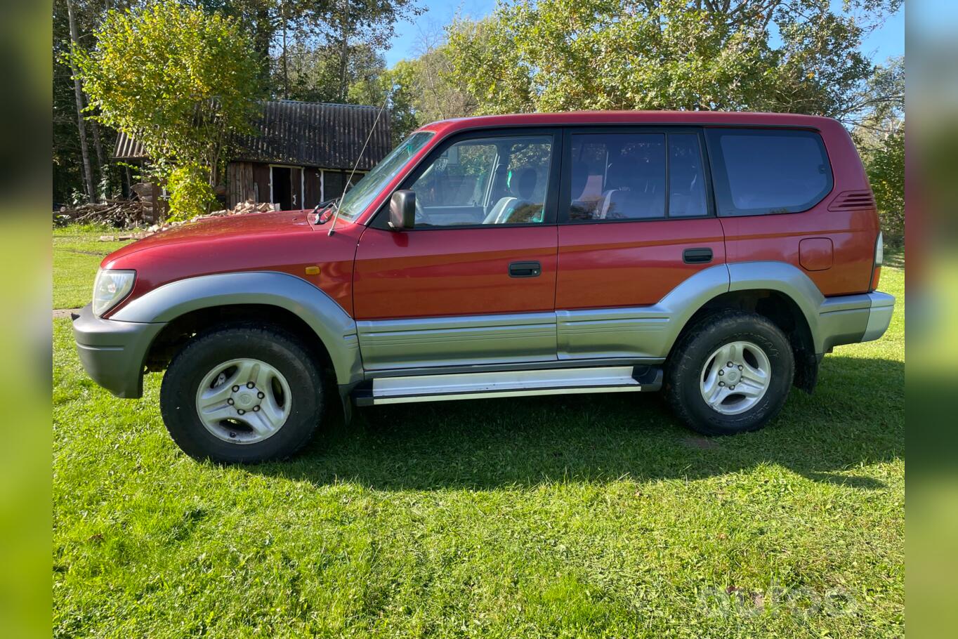 Toyota Land Cruiser J100 SUV