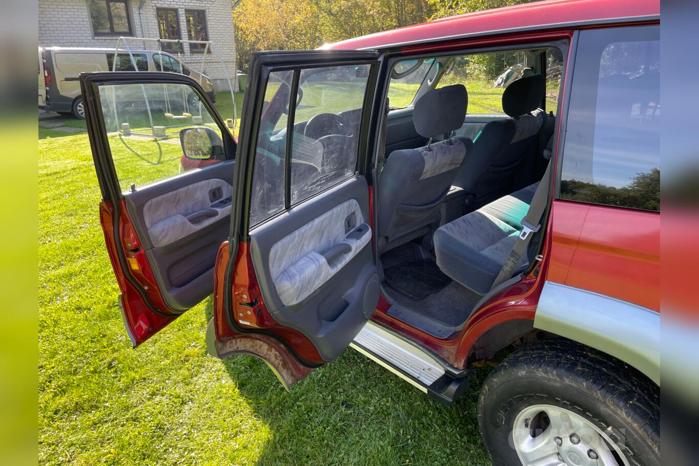 Toyota Land Cruiser J100 SUV