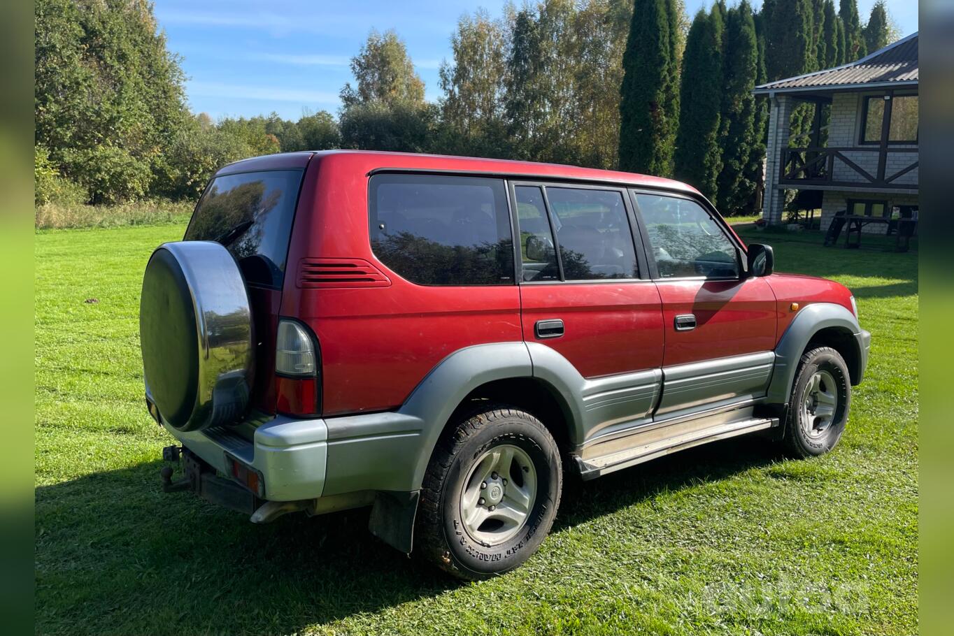 Toyota Land Cruiser J100 SUV