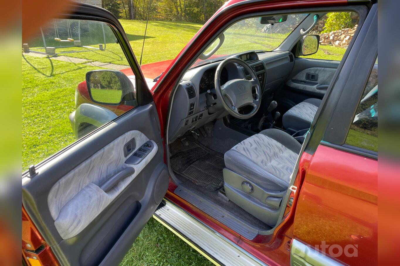 Toyota Land Cruiser J100 SUV