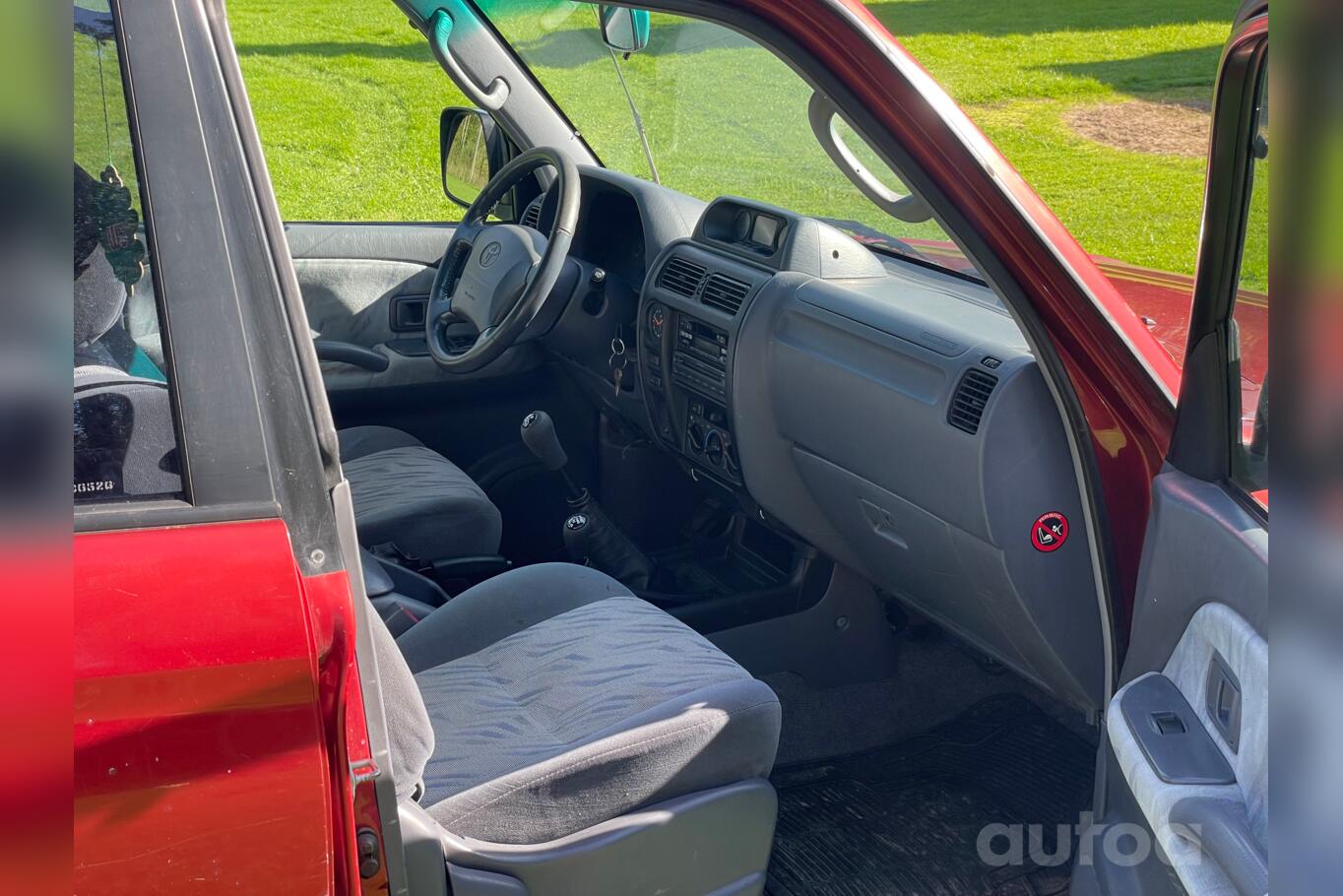 Toyota Land Cruiser J100 SUV