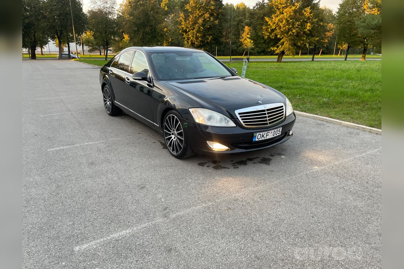 Mercedes-Benz S-Class W221 Sedan