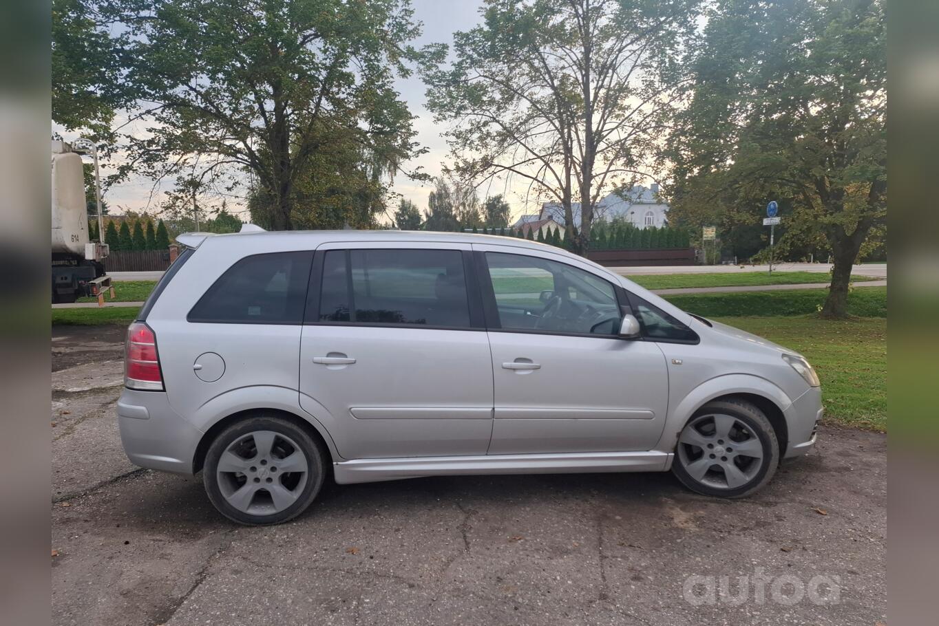 Opel Zafira B OPC minivan 5-doors