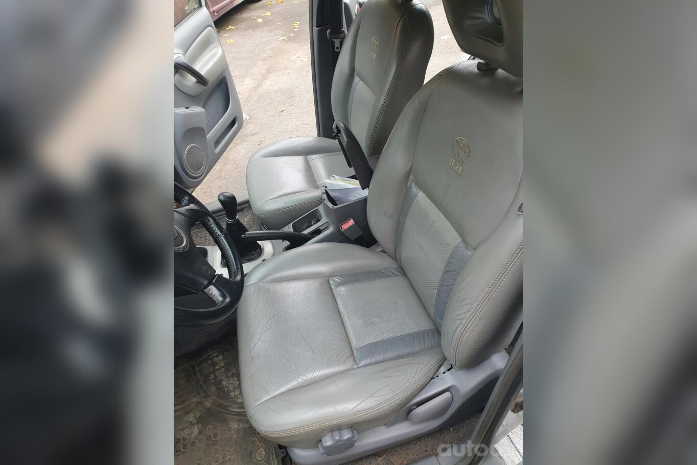 Toyota RAV4 2 generation Crossover 5-doors