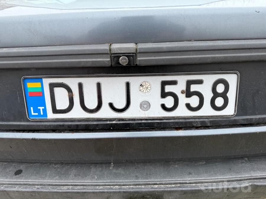 DUJ558