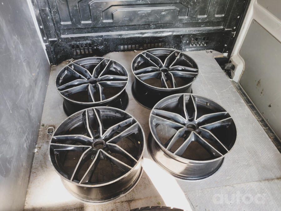 Audi, aliaj ușor