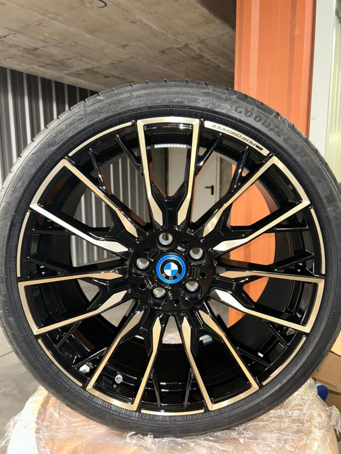 BMW, aliaj ușor