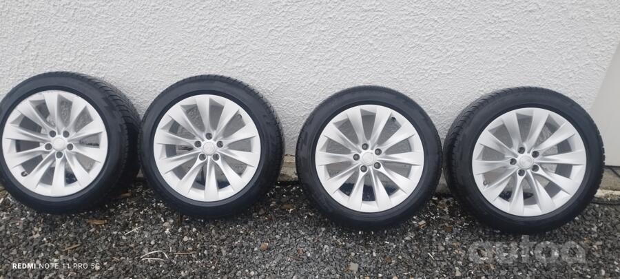 Tesla, aliaj ușor