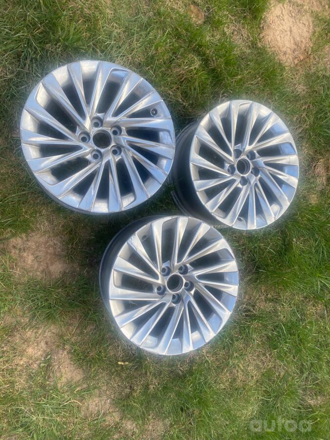 Lexus, light alloy