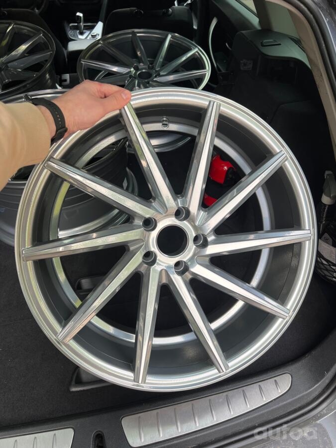 Vossen, aliaj ușor