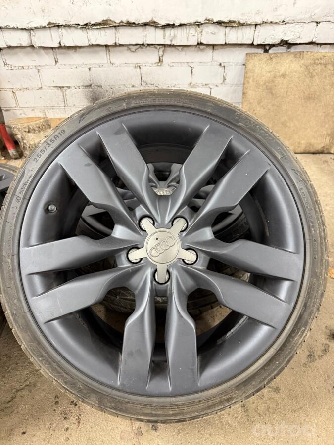 Audi, aliaj ușor