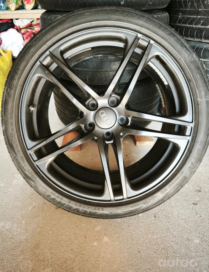 R8 Spyder V10 Audi, forjată