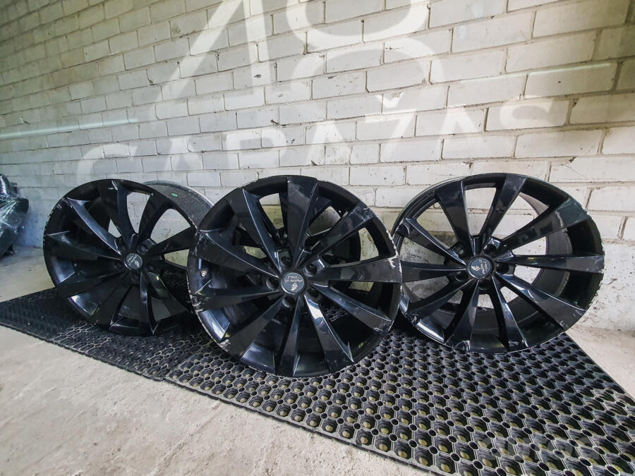 Tesla, aliaj ușor