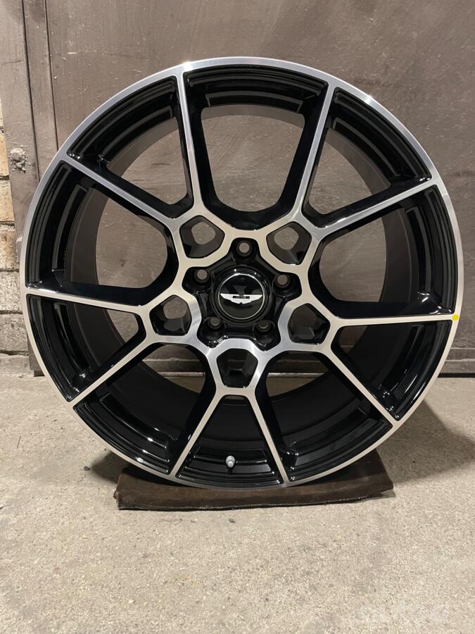 Aston Martin, light alloy