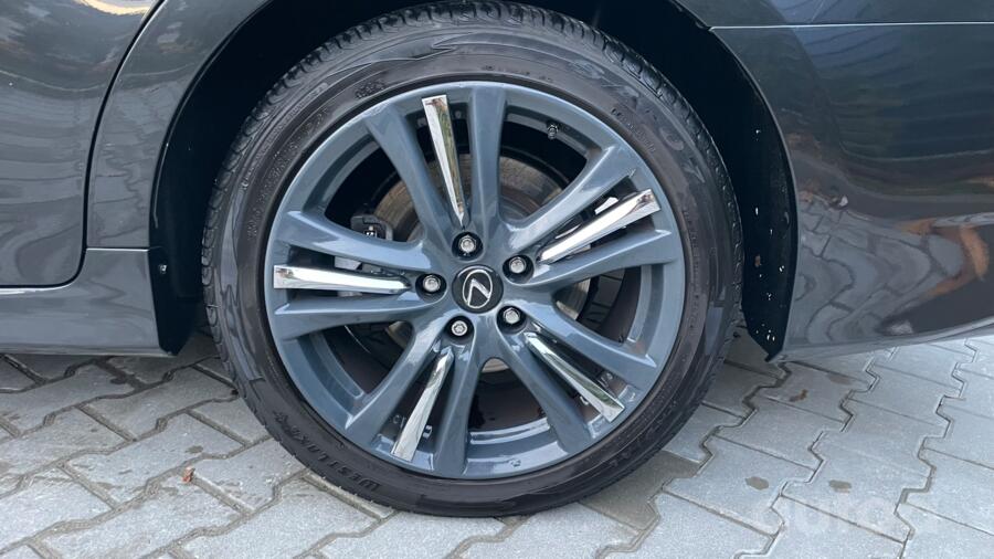 Lexus, light alloy