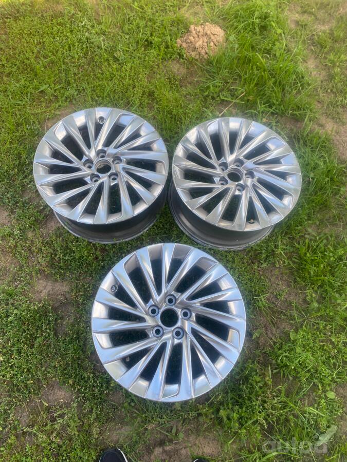 Lexus, light alloy