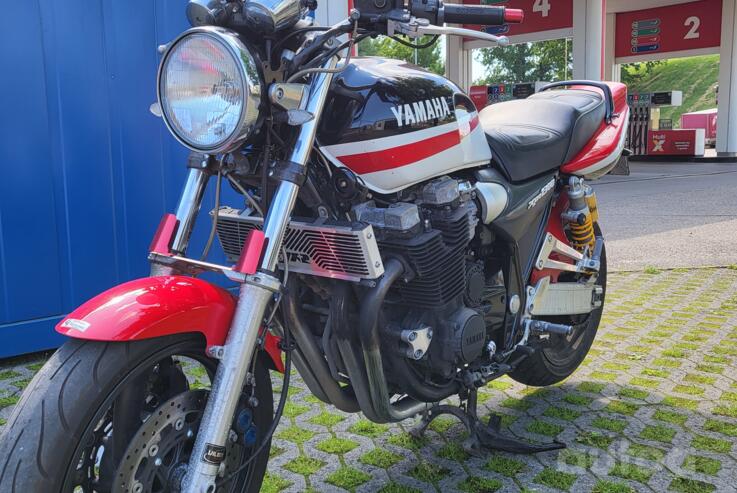 Yamaha XJR 1300