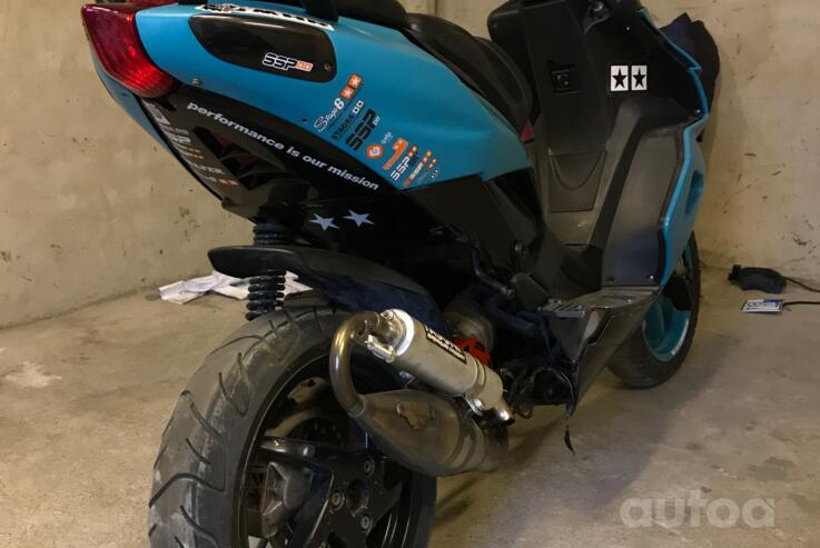 Aprilia SR