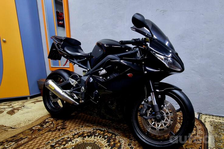 Triumph Daytona 675