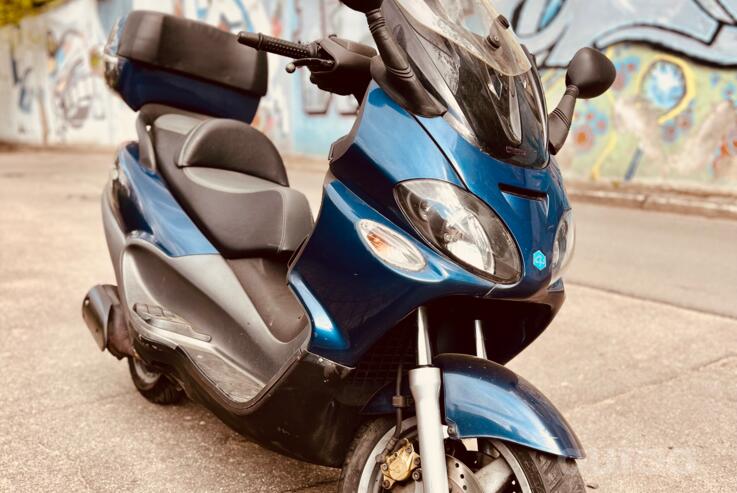 Piaggio X9