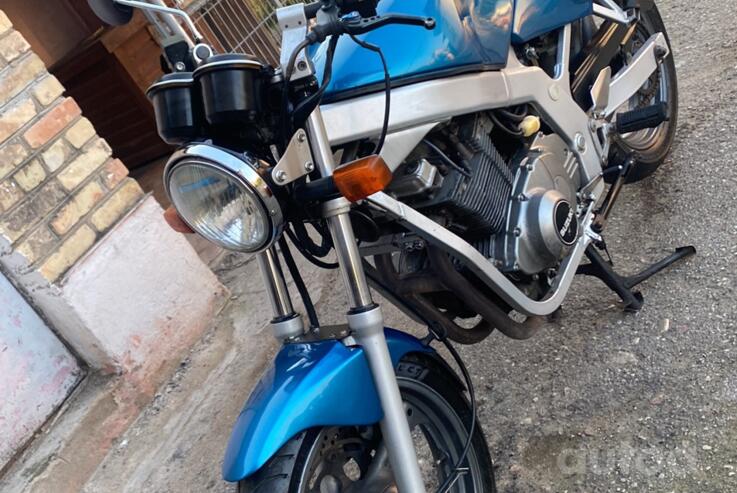 Suzuki GS