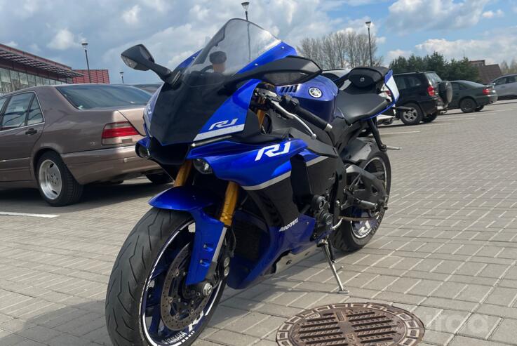 Yamaha R1