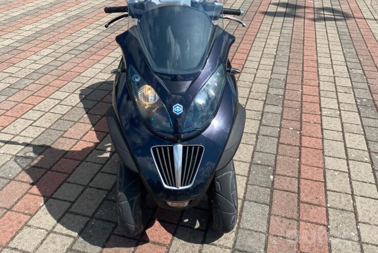 Piaggio MP3