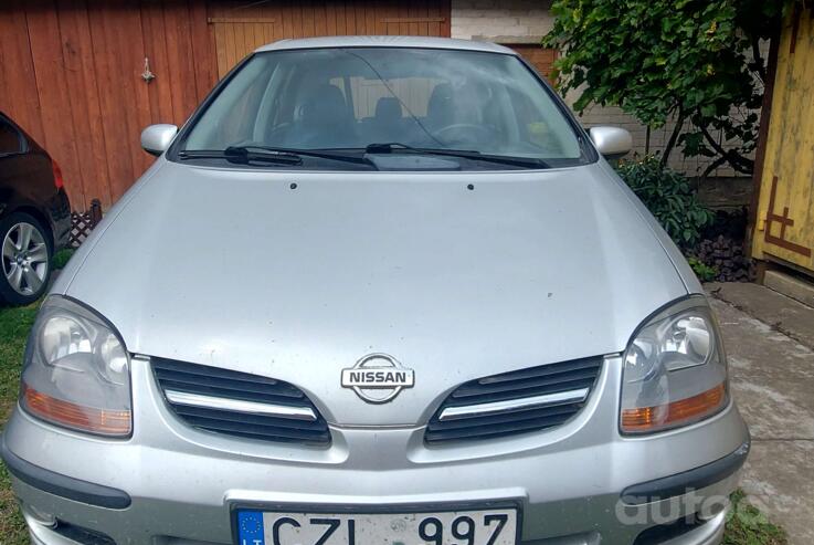 Nissan Almera Tino V10 Minivan