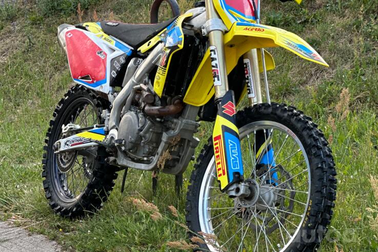 Suzuki RM