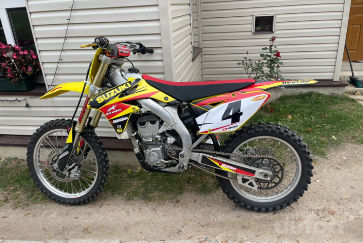 Suzuki RM