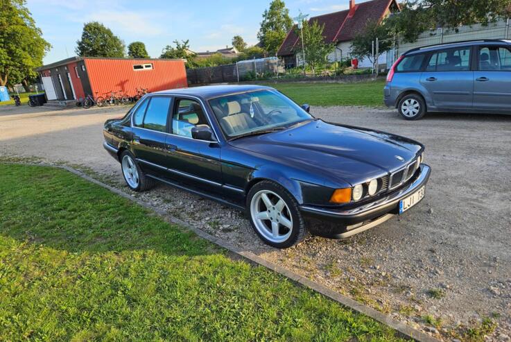 BMW 7 Series E32 Sedan