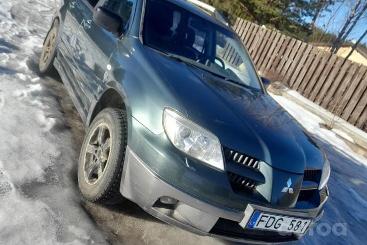 Mitsubishi Outlander 1 generation Crossover