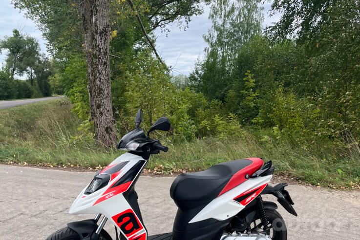 Aprilia SR