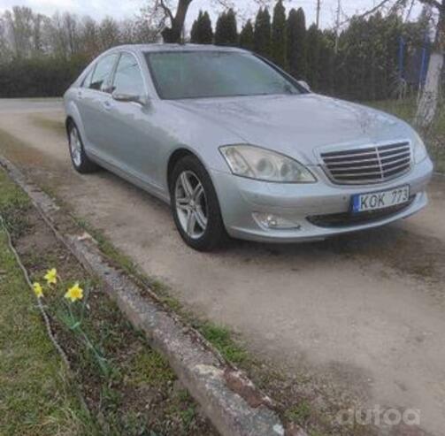 Mercedes-Benz S-Class W221 Sedan