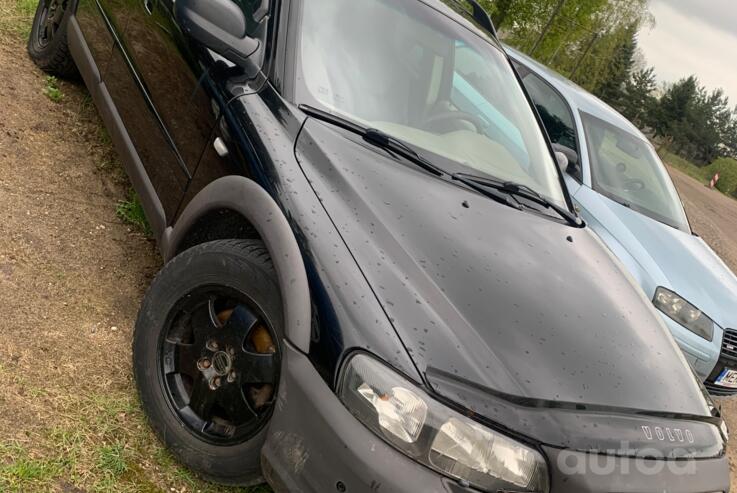 Volvo V70 2 generation wagon