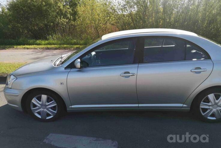 Toyota Avensis 2 generation Sedan