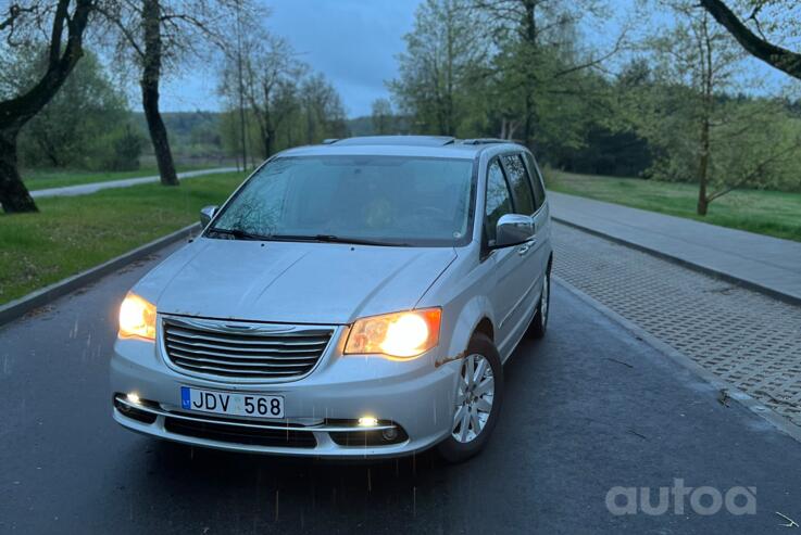 Chrysler Town & Country 5 generation [restyling]