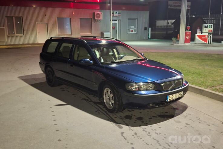 Volvo V70 2 generation wagon