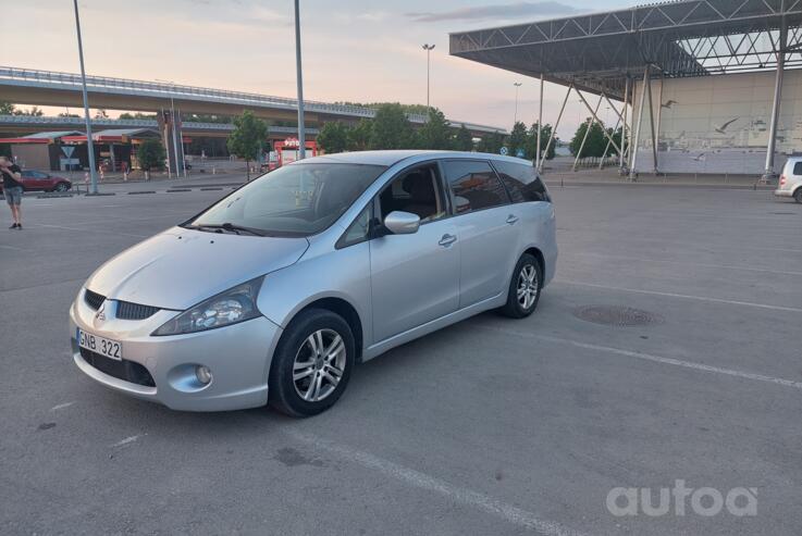 Mitsubishi Grandis 1 generation Minivan