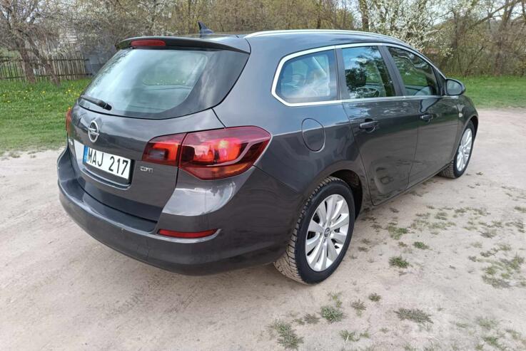 Opel Astra J Sports Tourer wagon