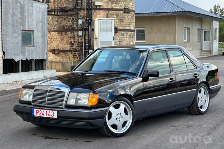 Mercedes-Benz W124 1 generation