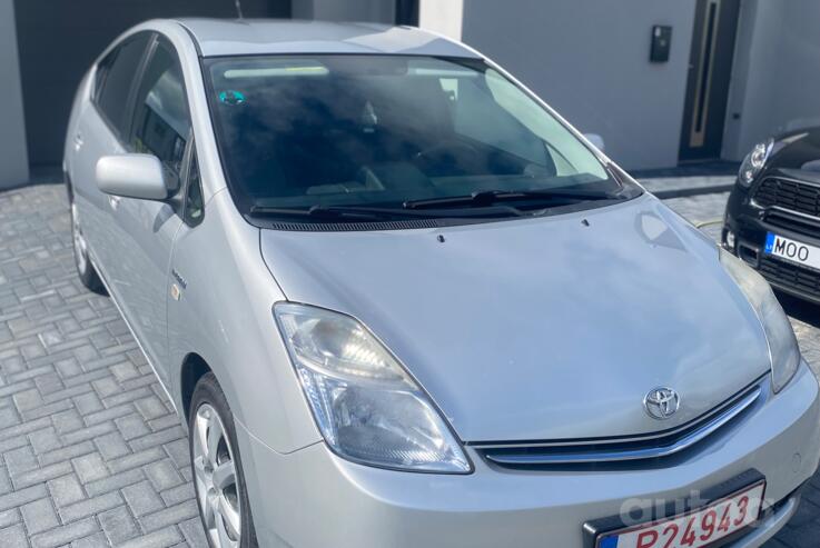 Toyota Prius 2 generation [restyling] (XW20)