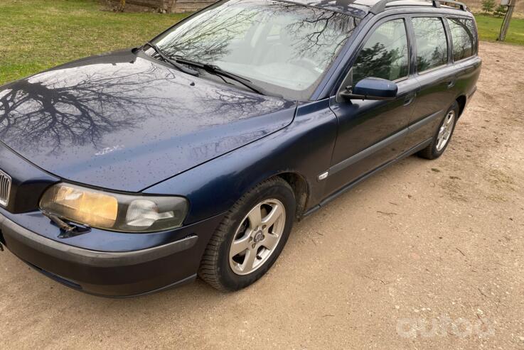 Volvo V70 2 generation wagon