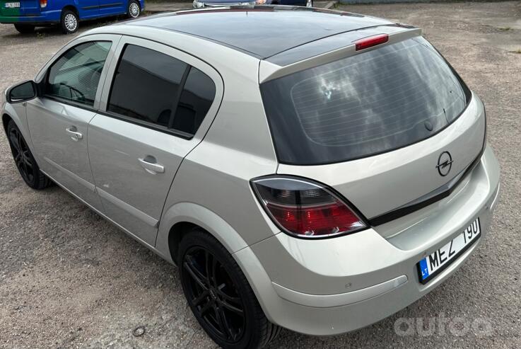 Opel Astra H Hatchback