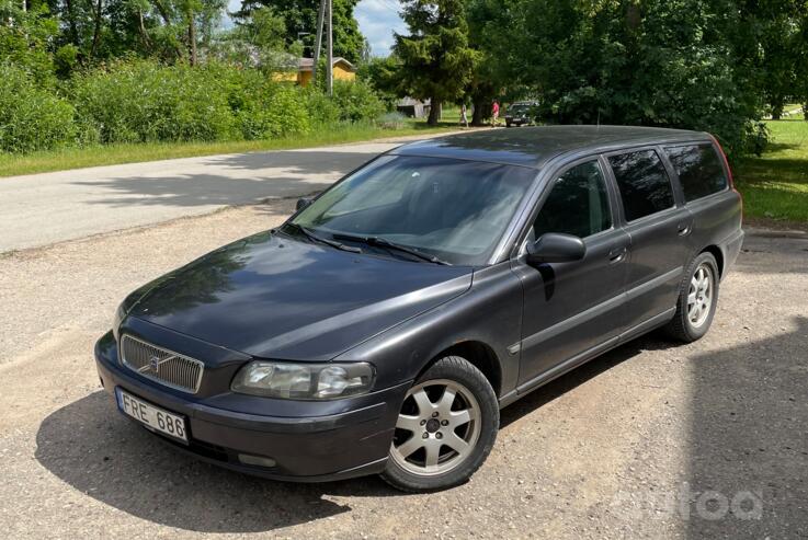 Volvo V70 2 generation wagon