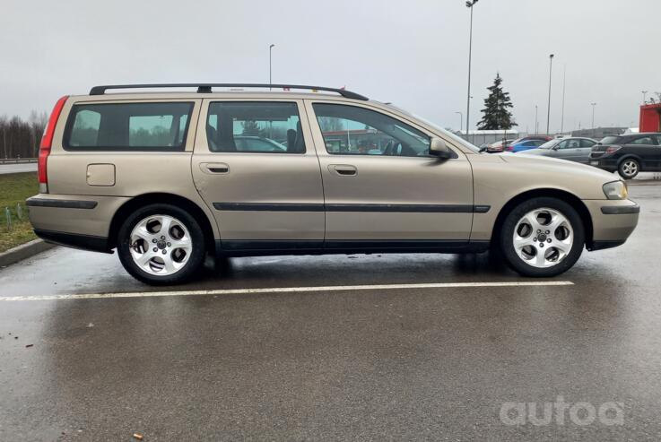 Volvo V70 2 generation wagon