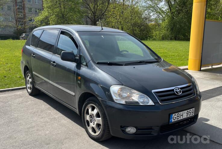 Toyota Avensis Verso 1 generation Minivan