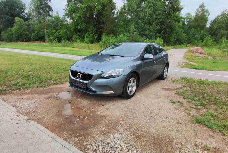 Volvo V40 2 generation Hatchback 5-doors